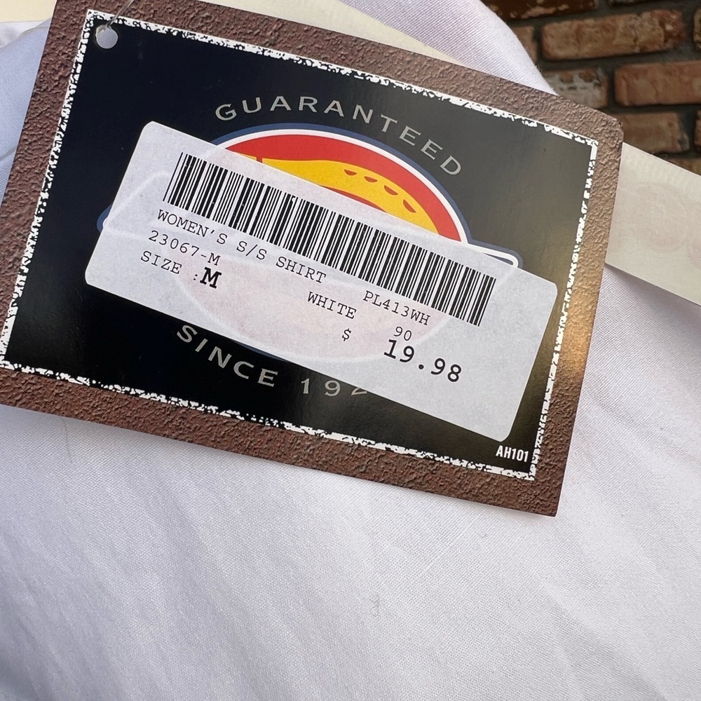 White Short-Sleeve Button-Up Shirt with Embroidered Logo Size M - Picture 8 of 8